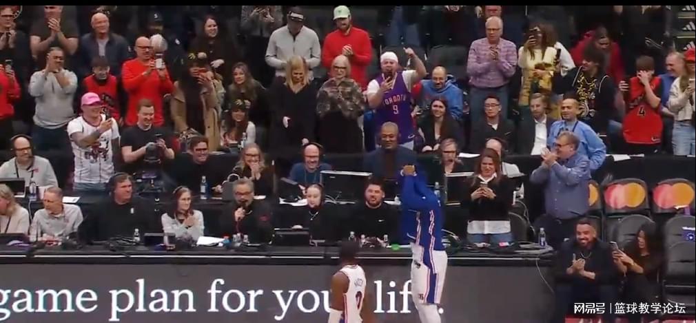 开云体育-0+0+0+0！客场两万球迷起立！20年生涯最后一舞