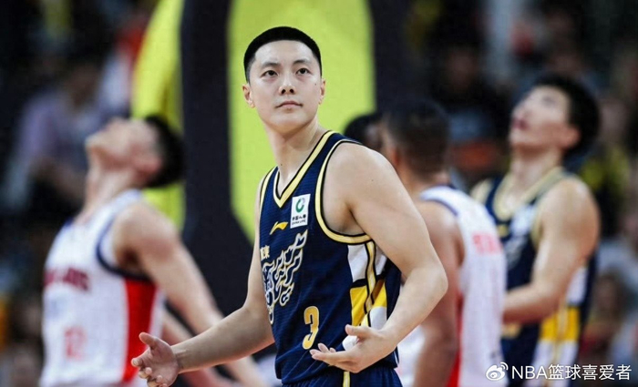 25+7，9中2，神一场鬼一场！廖三宁失落离场，一战暴露3大问题|后卫|北控|胡明轩|徐杰|广州队_新浪体育_新浪新闻
