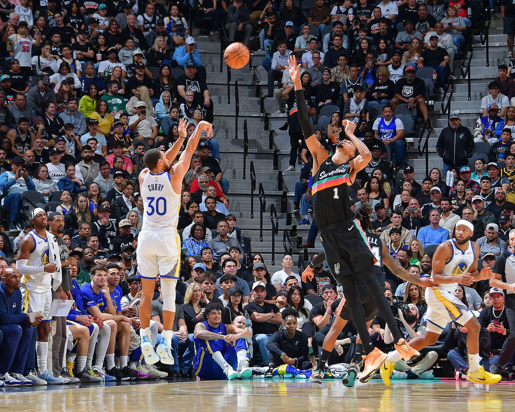 开云-巴特勒报销勇士梦碎！美媒建议库里联手文班 福克斯&amp;索汉等成筹码