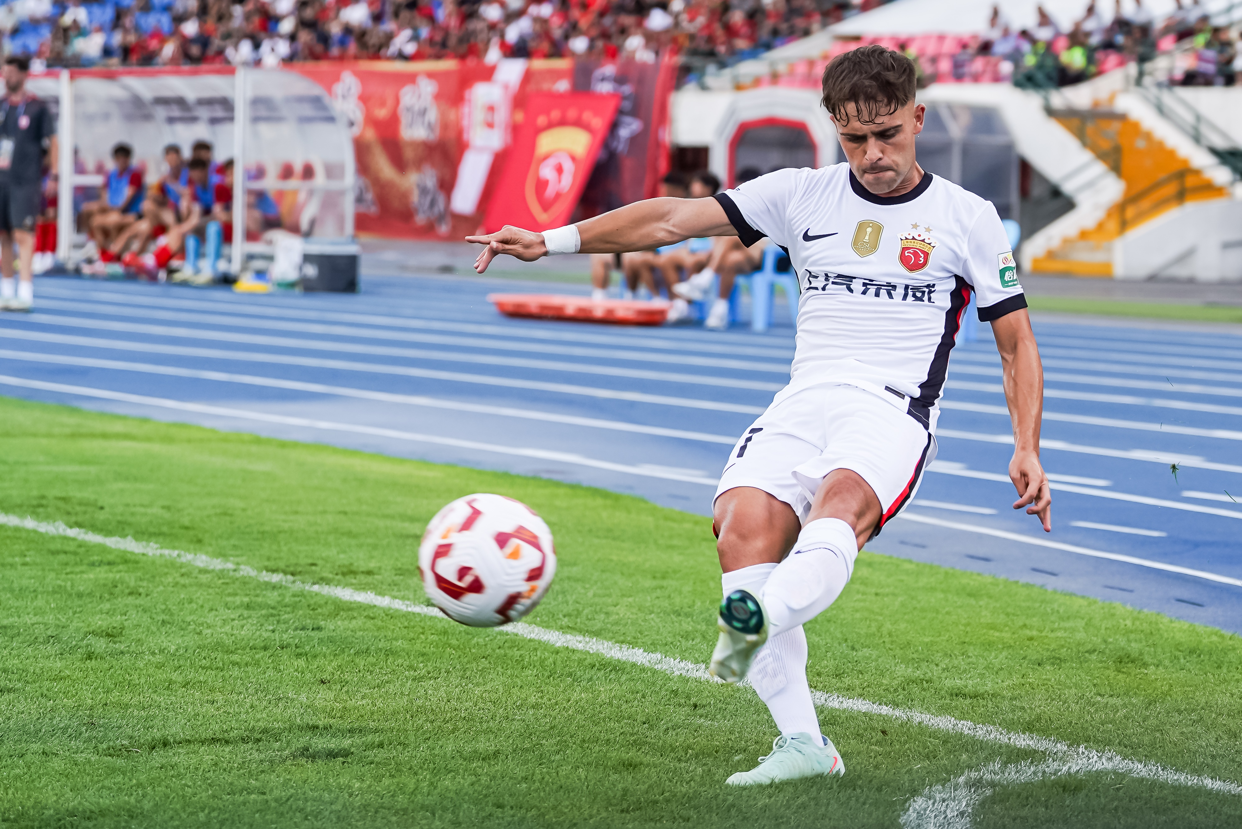 开云体育-记者：不明白梅伦多被换为啥有那么大争议，关键问题中场引援不行