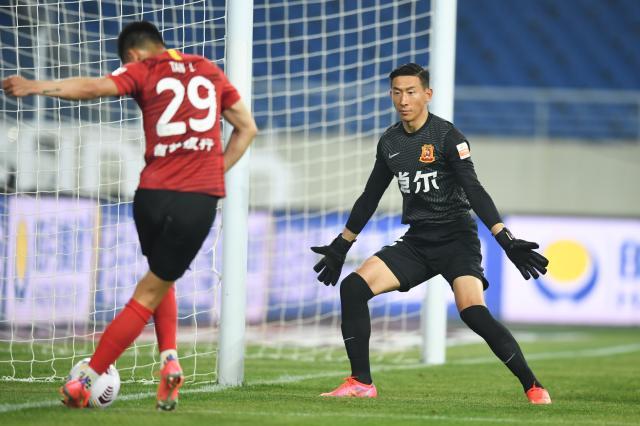 开云体育-【中超】谭龙头球破门越位+中柱 长春0比0武汉