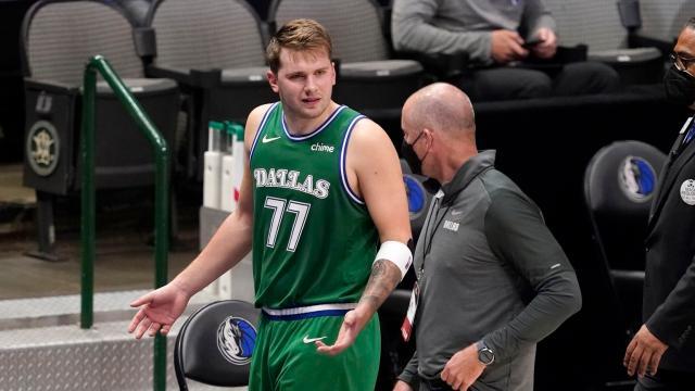 开云APP-如何防守东契奇？三大悍将建议 警惕后撤步三分